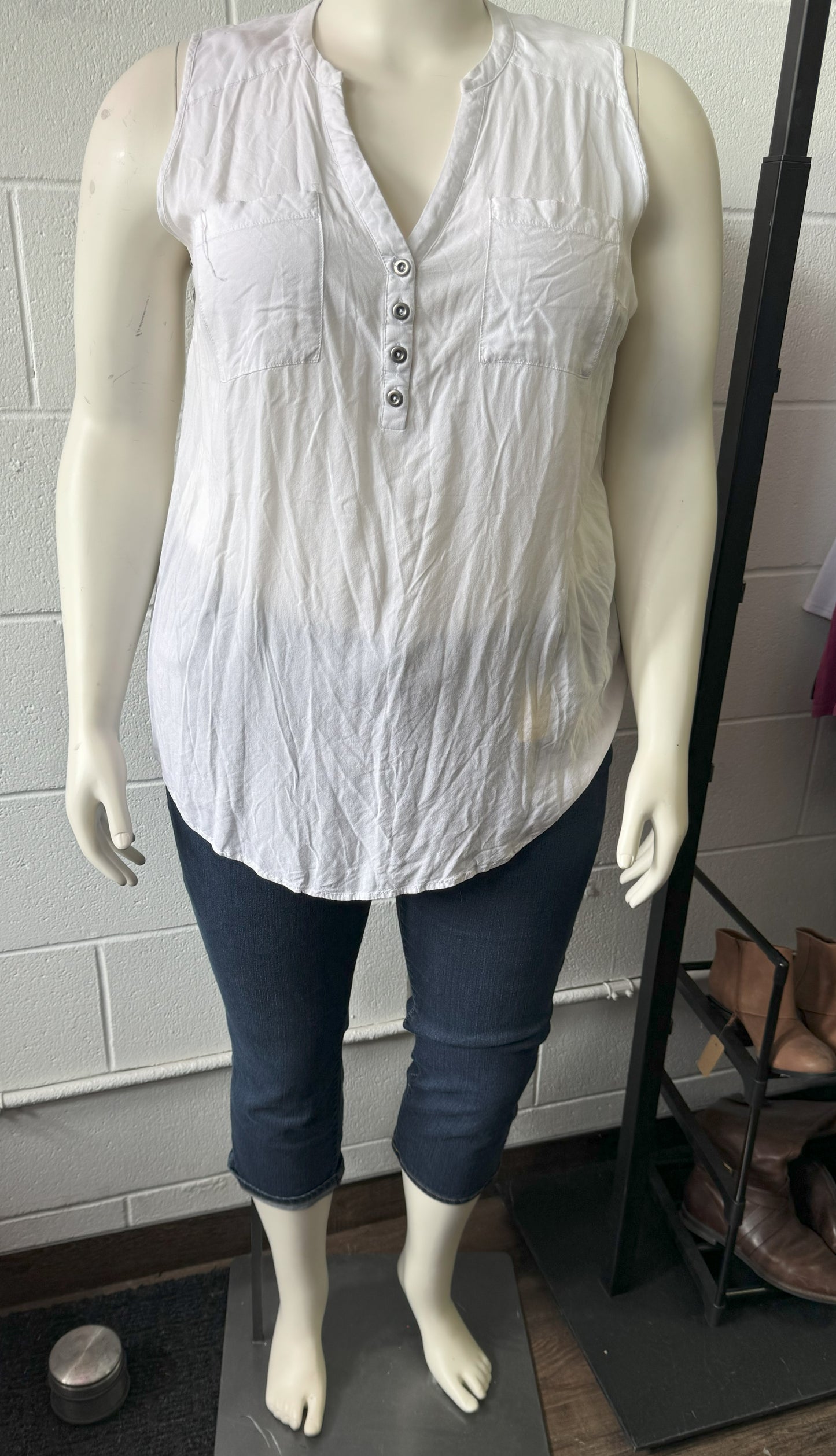 Torrid Sleeveless White Button Up Tank Size 2X