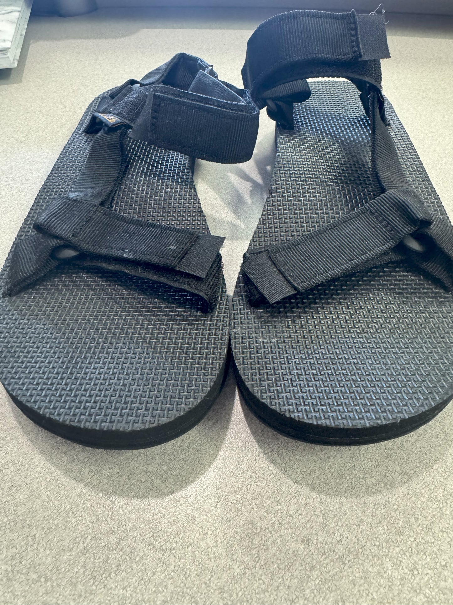 Teva Women's Universal Black Velcro Sandals Like New - Size 7