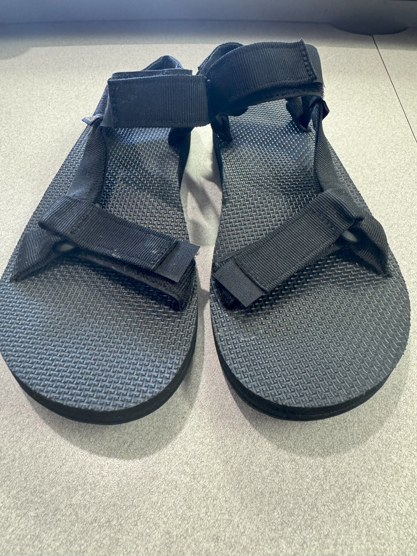 Teva Women's Universal Black Velcro Sandals Like New - Size 7