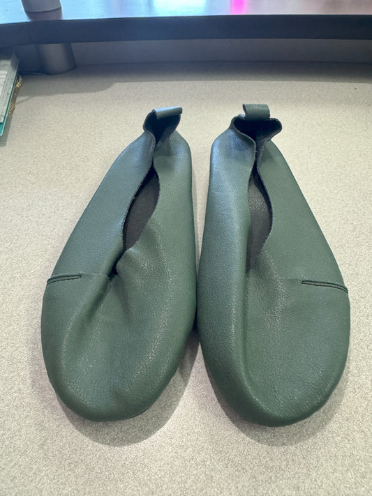 Green Leather Flat Shoe - Size 40 (9)