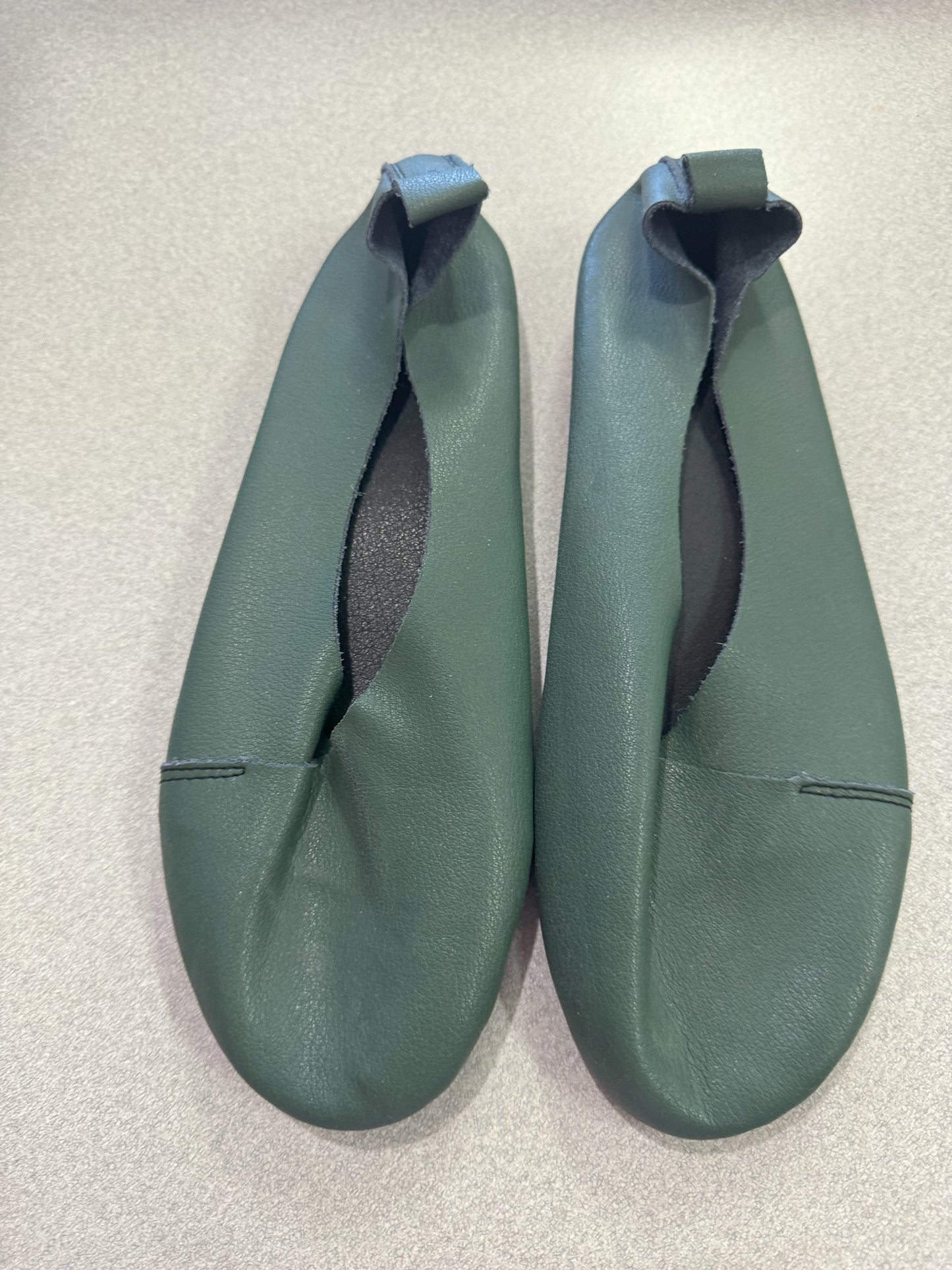 Green Leather Flat Shoe - Size 40 (9)