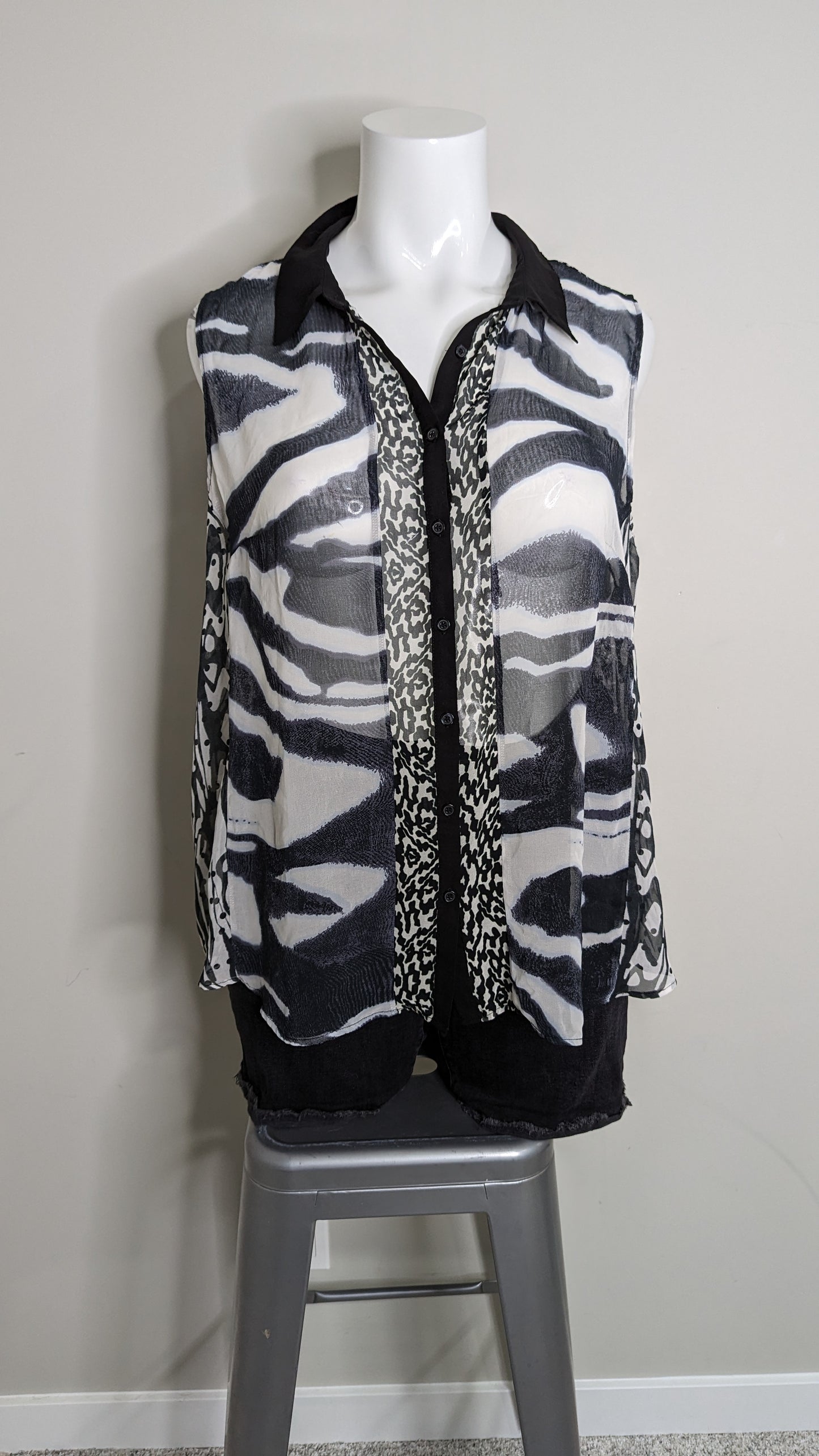Pennington's Sheer sleeveless - Size 3X