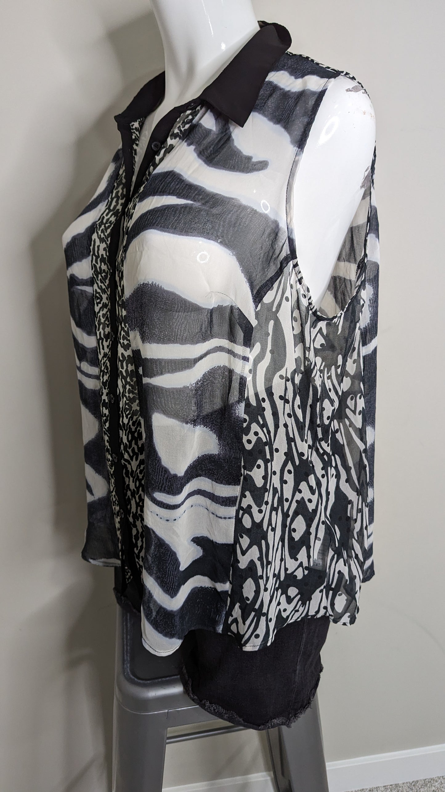 Pennington's Sheer sleeveless - Size 3X