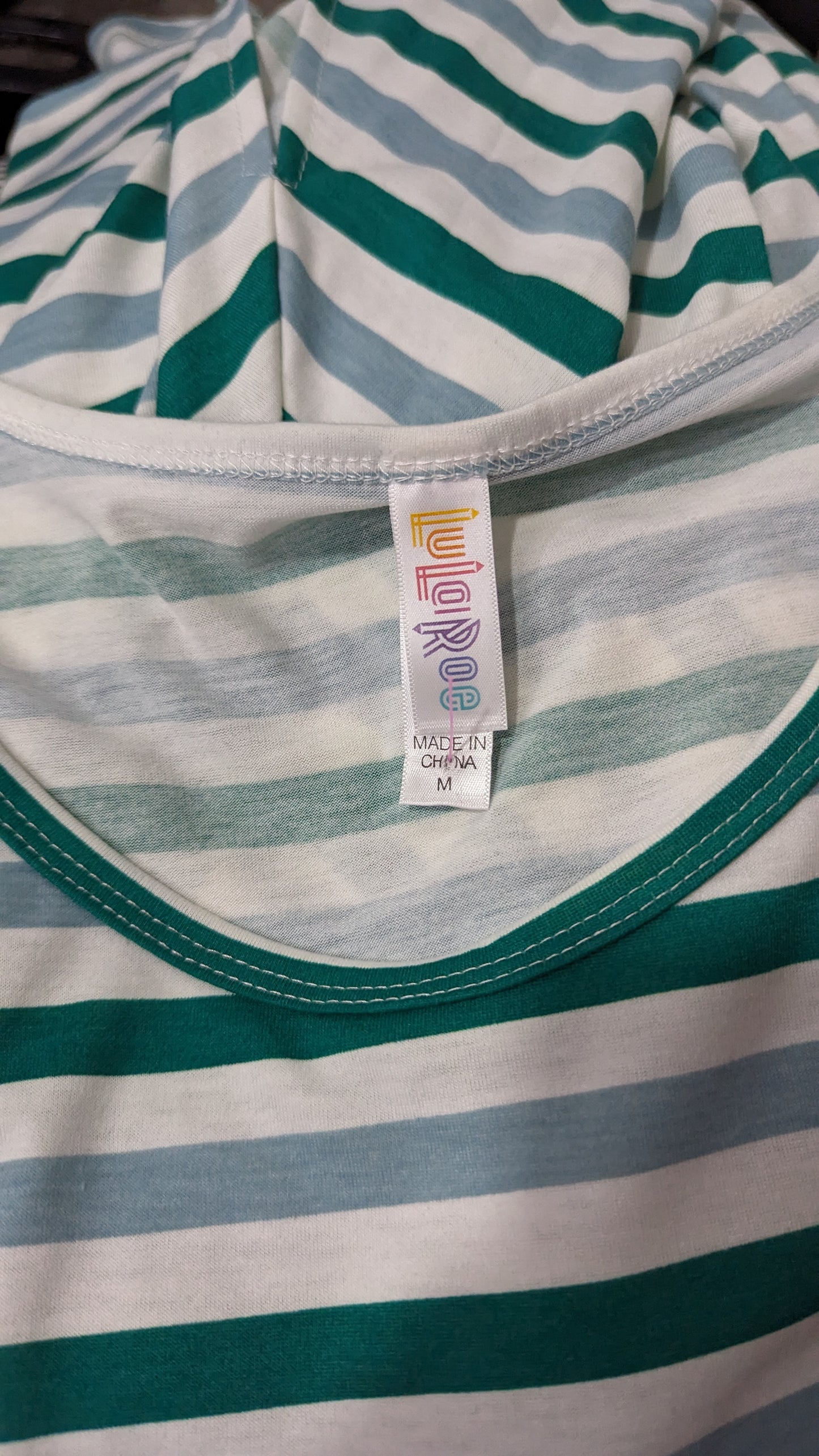 LULAROE tee - Size M - fits XL