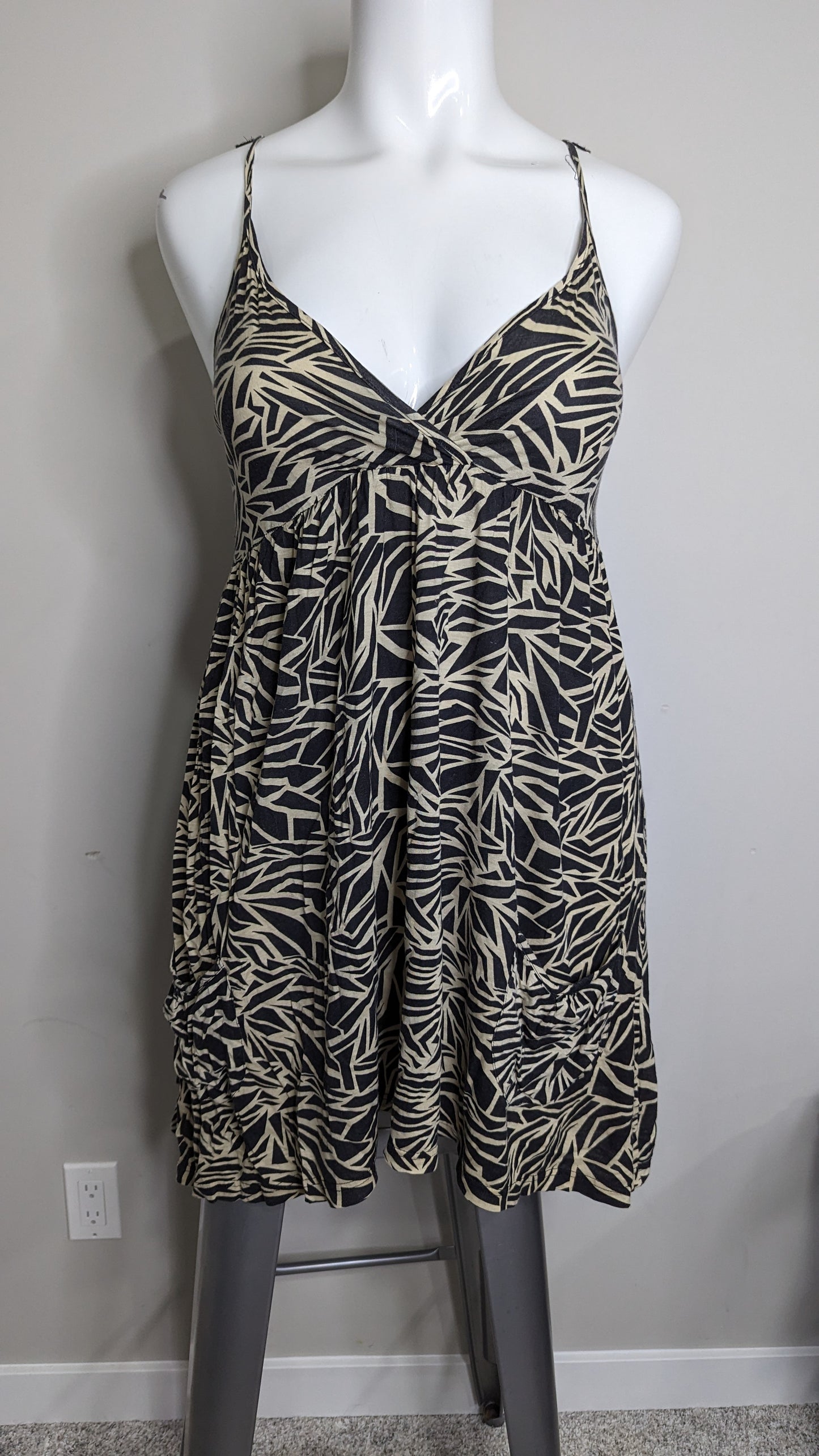 Evie Spaghetti Strap Zebra Print V-Neck Fit and Flair Dress - Size 20