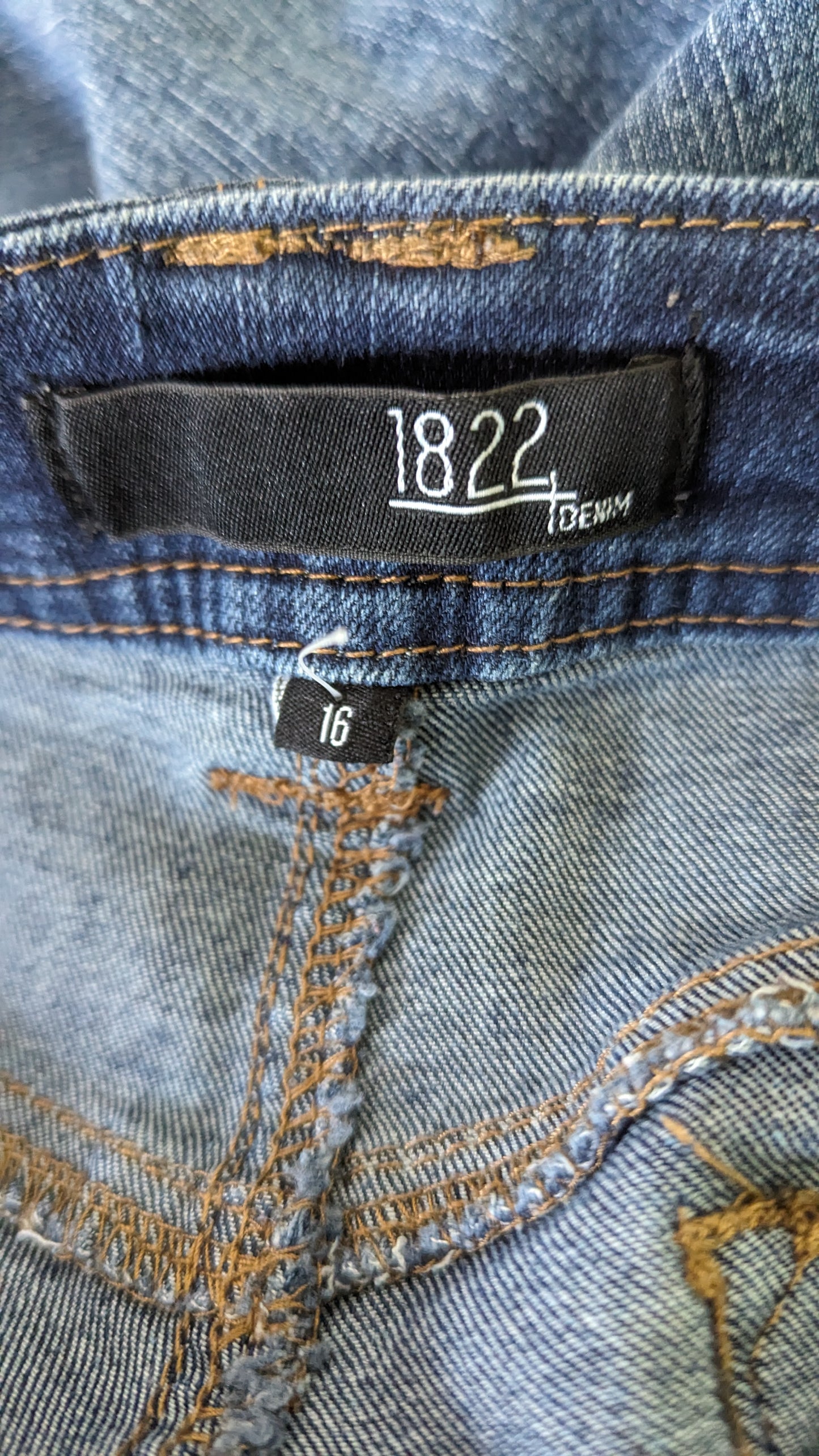 1822 Dark Denim Shorts - Size 16