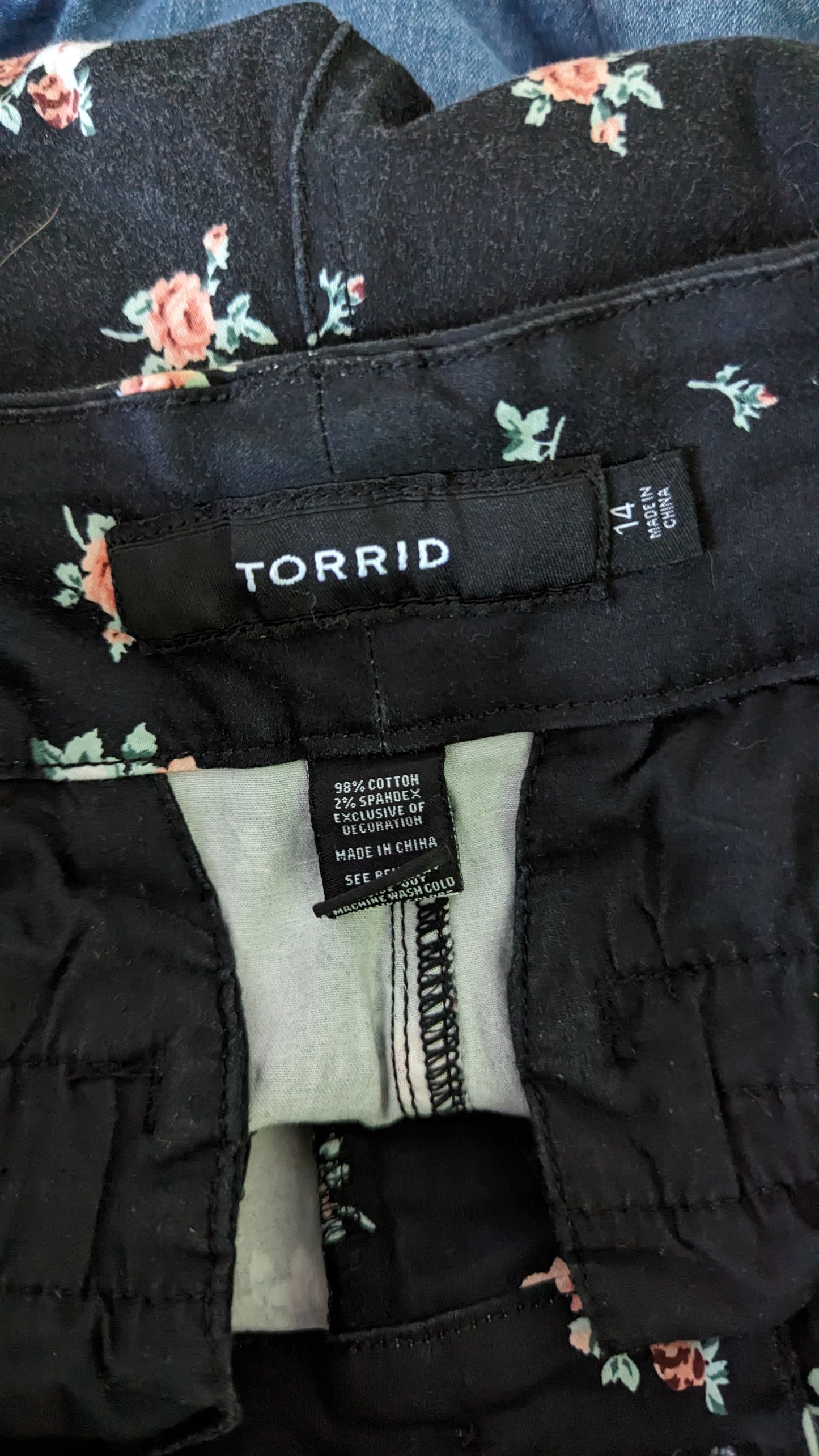 Torrid Stretch Sateen Mid-Rise Floral Belted Short - Size 14