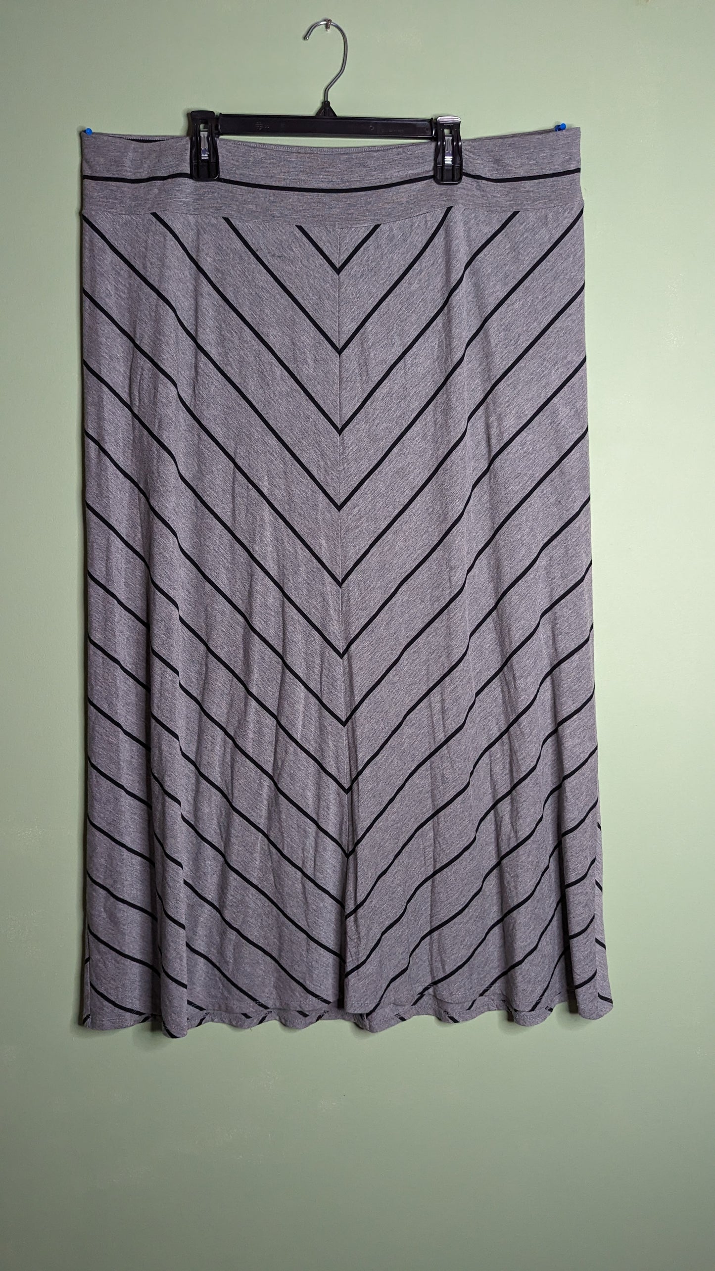 Ava & Viv Maxi Skirt in Gray/Black Stripe - Size 2X