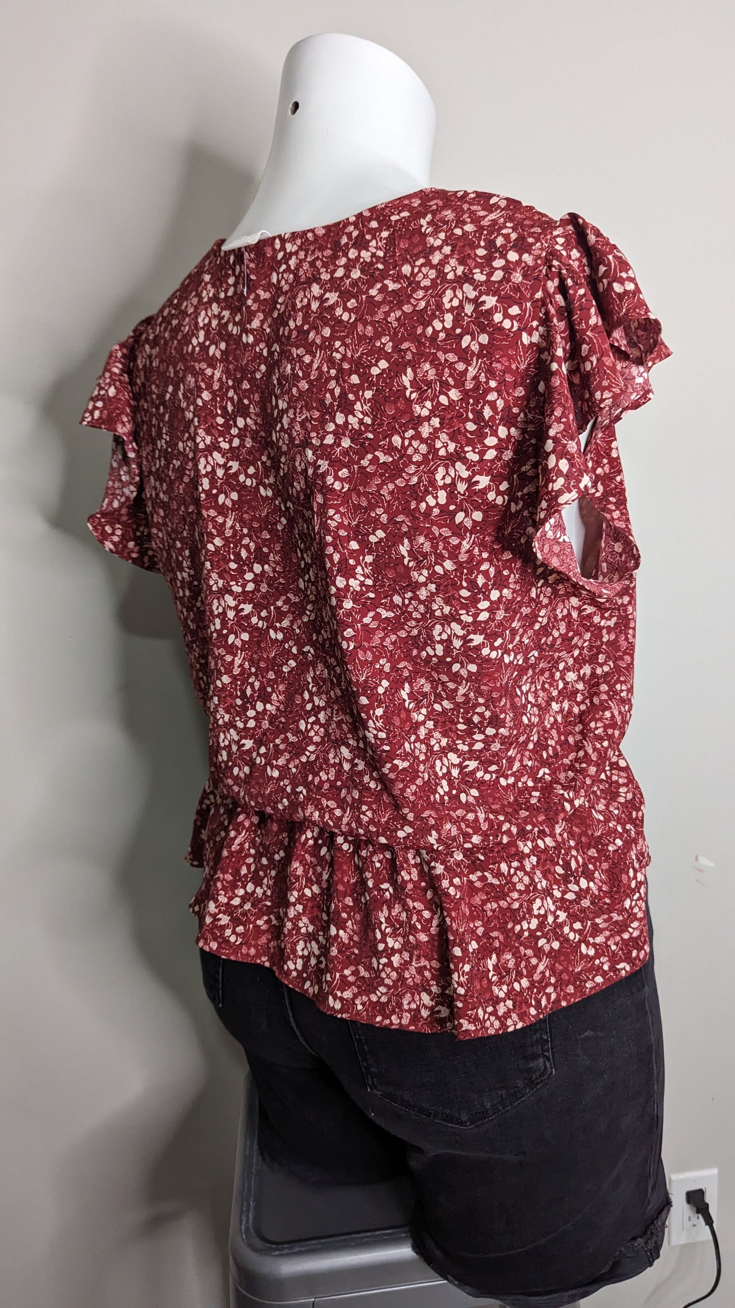 Melrose & Market Tie Waist Ruffle Sleeve Top Red Floral - Size XL