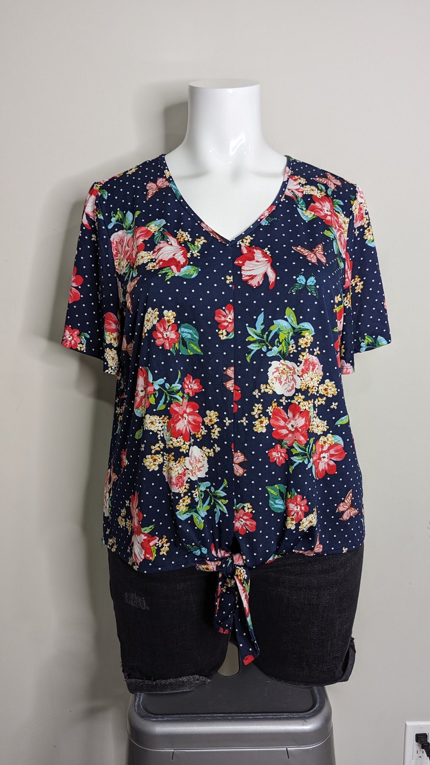 V-Neck Tie Bottom Floral Tee - Size 2X