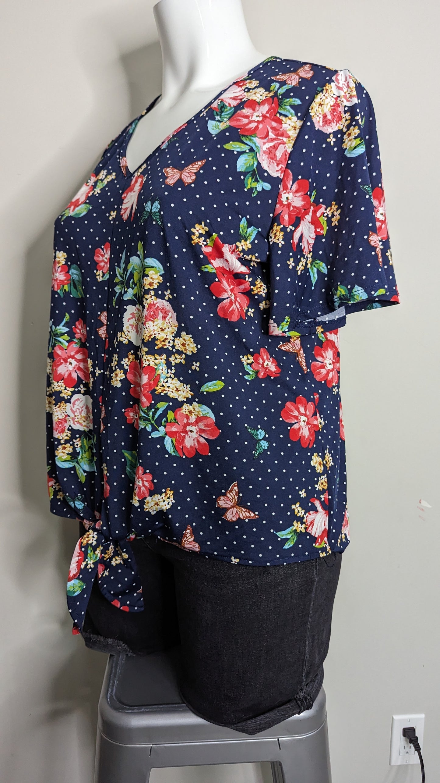 V-Neck Tie Bottom Floral Tee - Size 2X