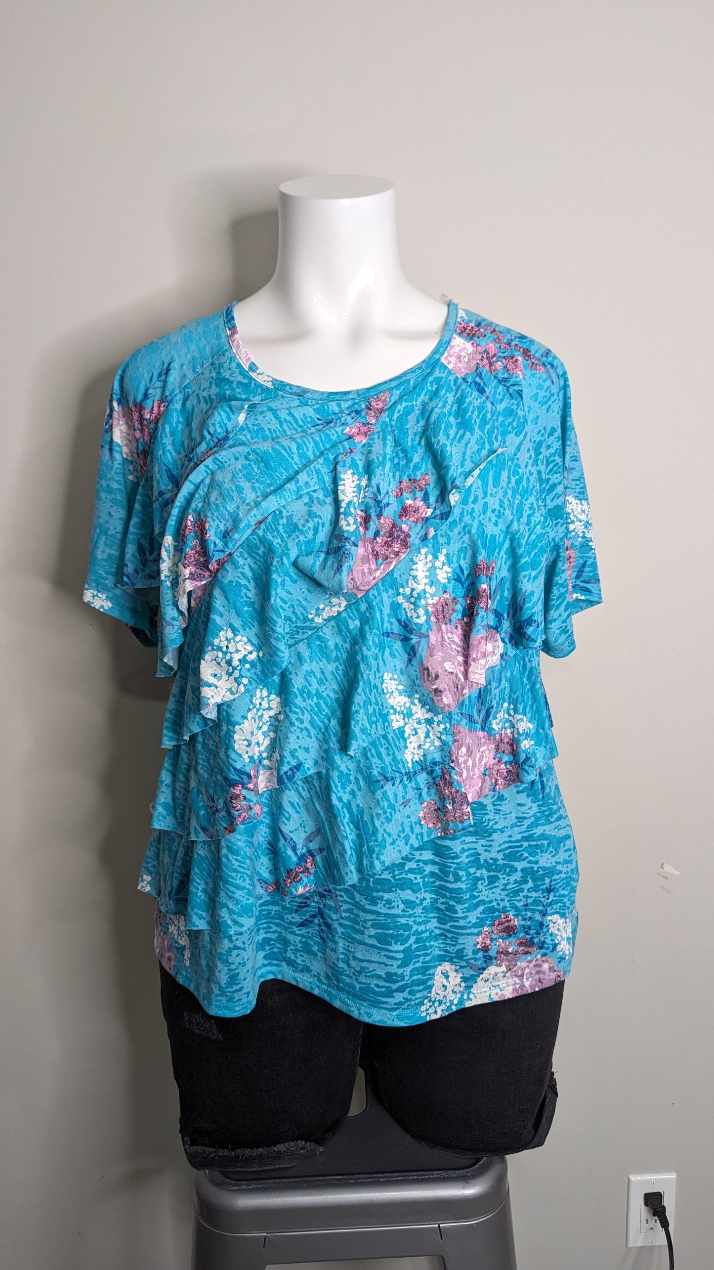 Penman's Plus Heathered Blue Floral Ruffled tee - Size 2X