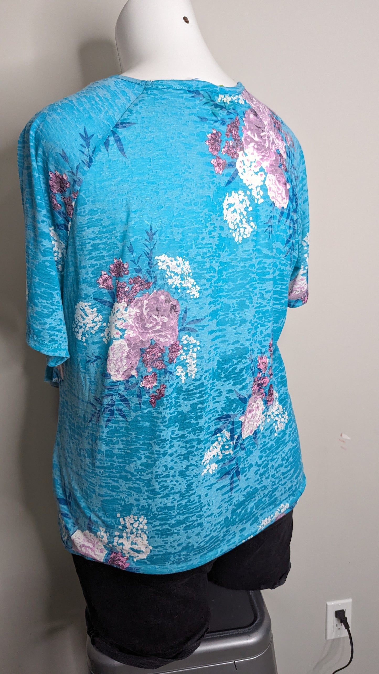 Penman's Plus Heathered Blue Floral Ruffled tee - Size 2X