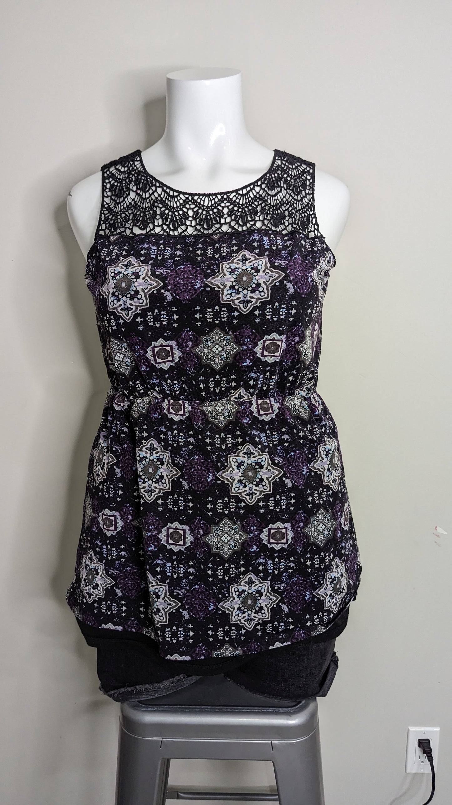 Ricki's Patterned Black and Purple Tank Blouse - Size XL