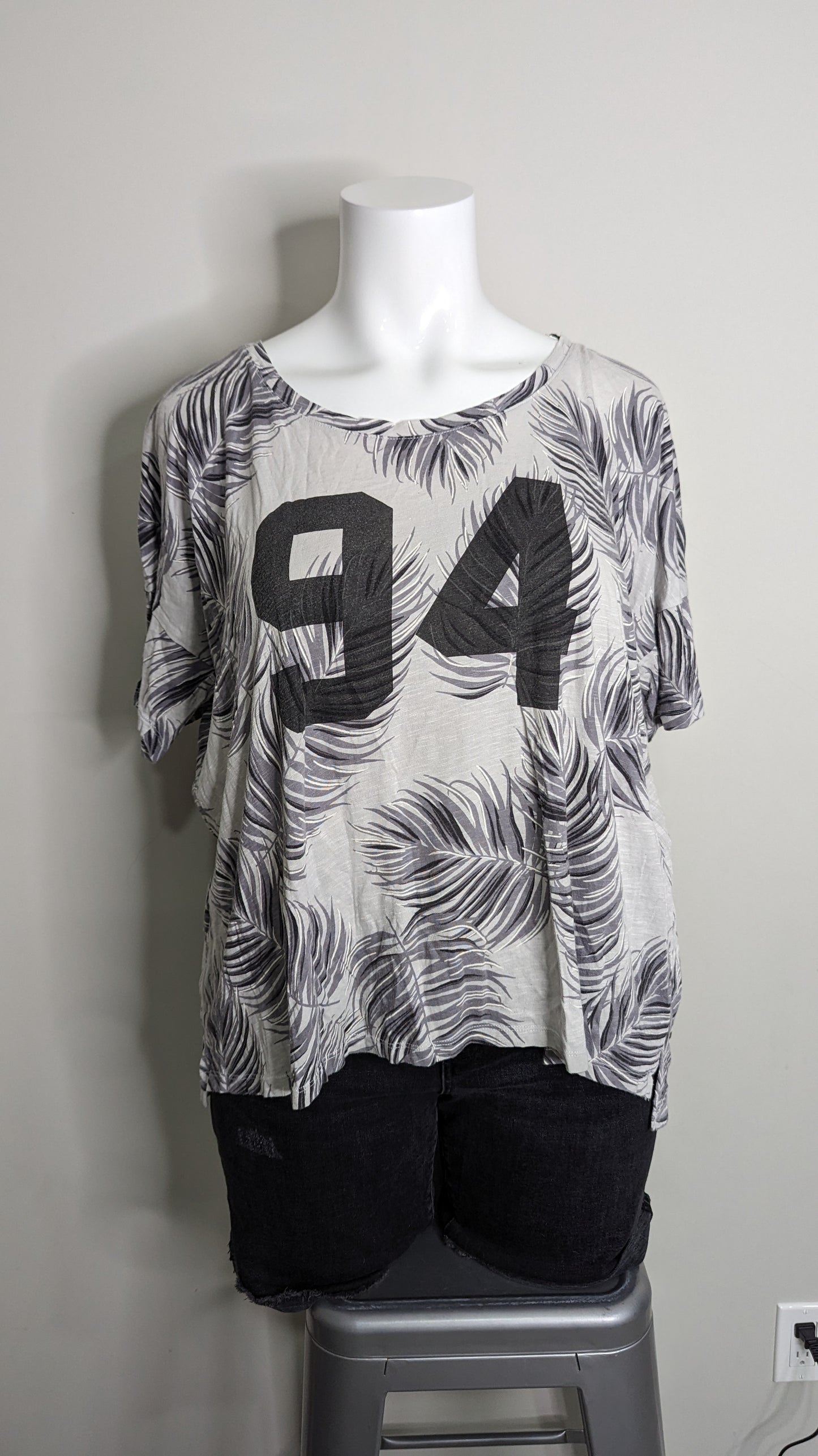 Old Navy Oversized Boyfriend Palm Printed Crop - Size XXL