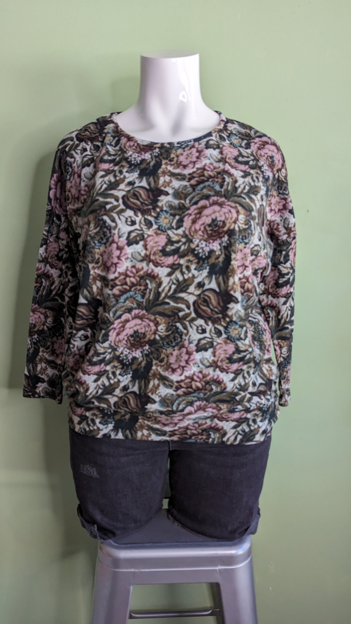 Suzy Shier Vintage Inspired Floral Sweater - Size XL