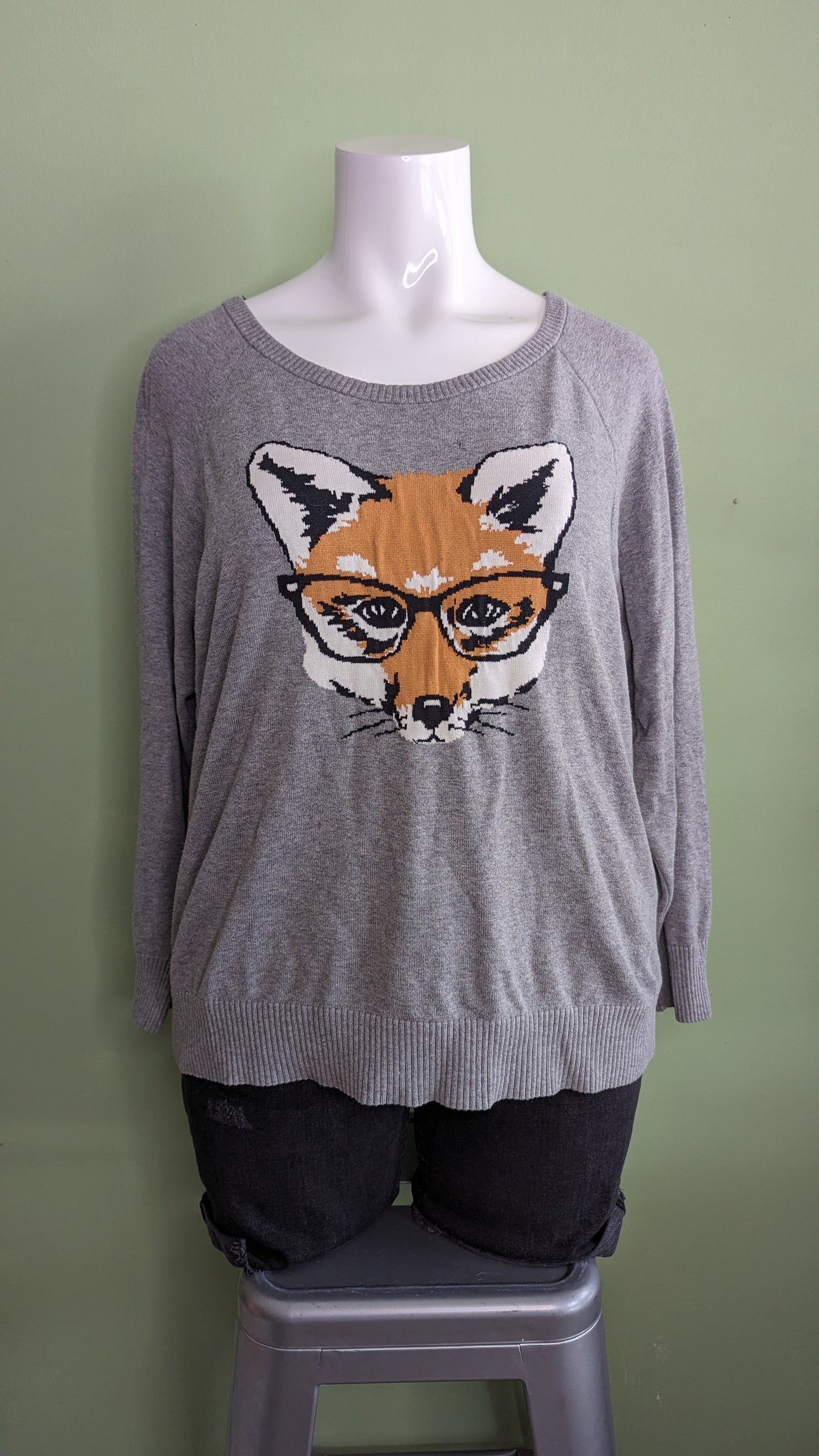 Torrid Grey Fox Raglan Sweatshirt - Size 2(X)