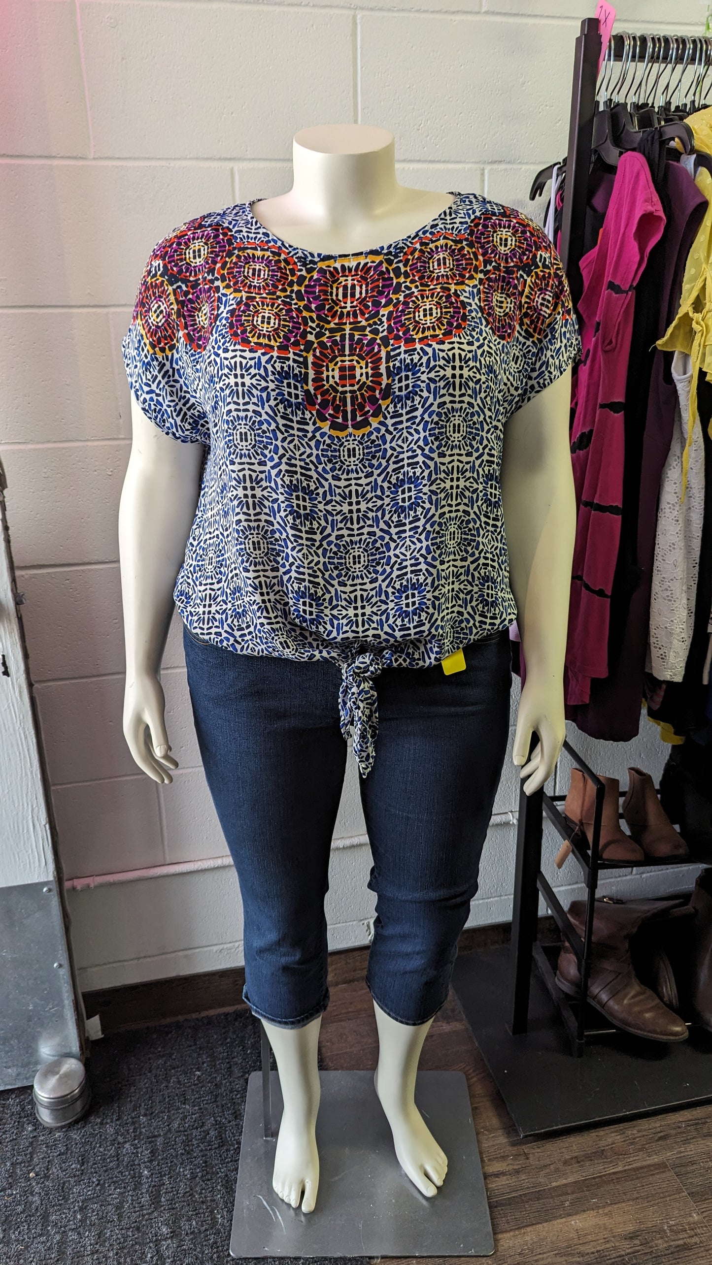 Chaus Tie Front Graphic Print Blouse Size XL - In Store Special