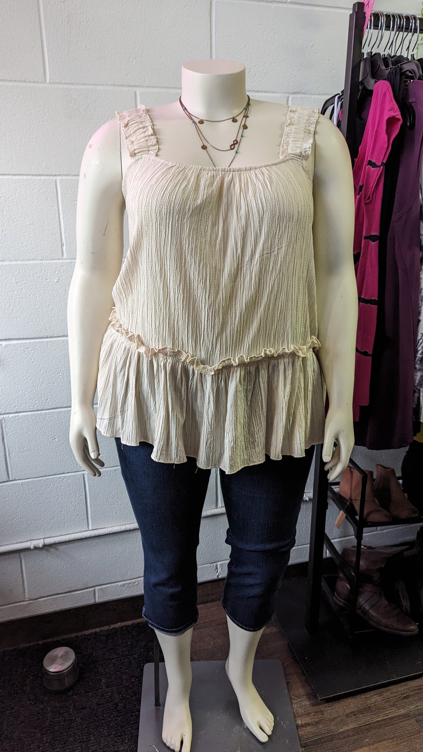 Dex White Textured Ruffle Top Size 2X - In store special