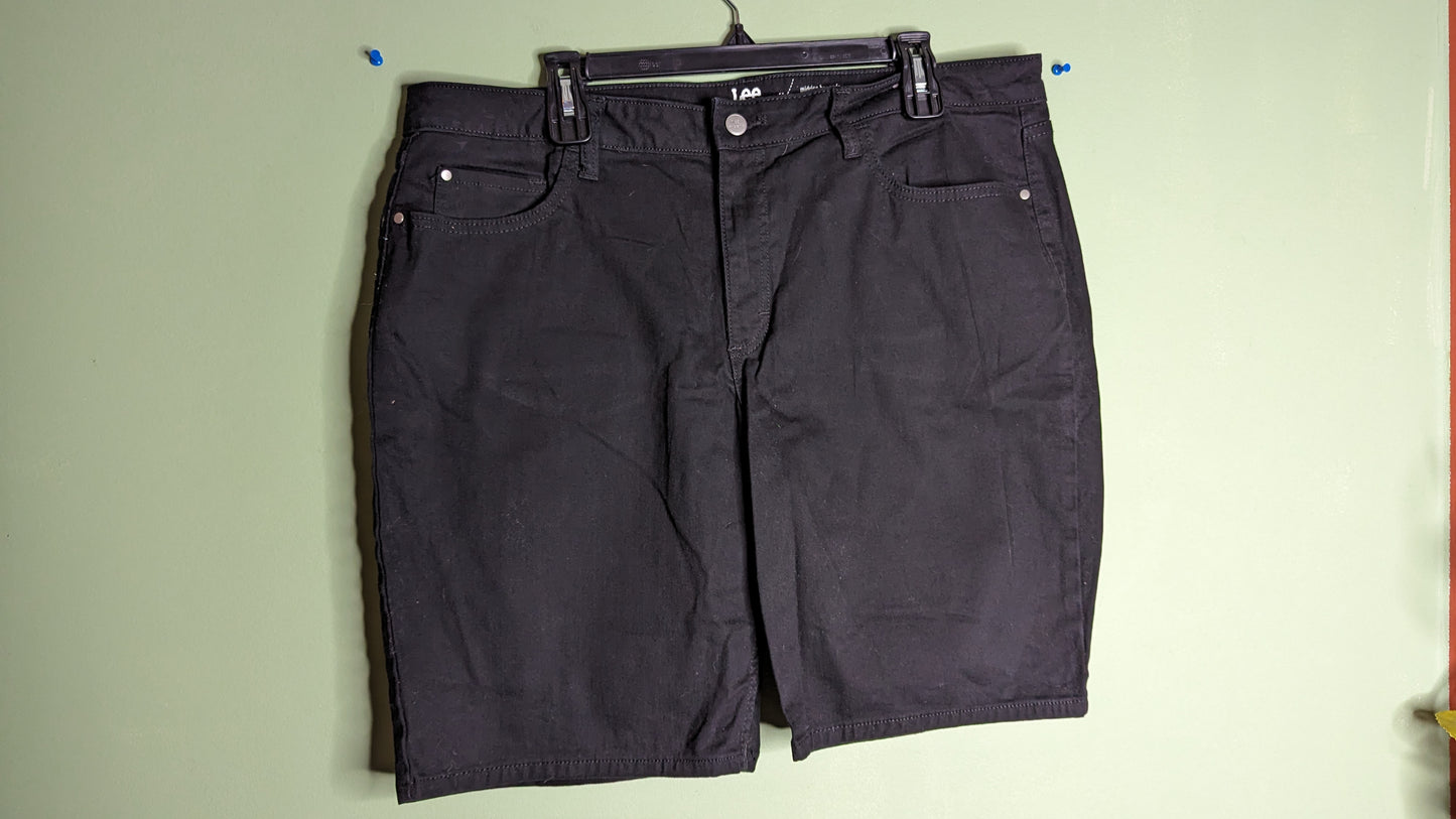 Riders by Lee Relaxed-fit Mid Rise Black Bermuda Short - Size 18