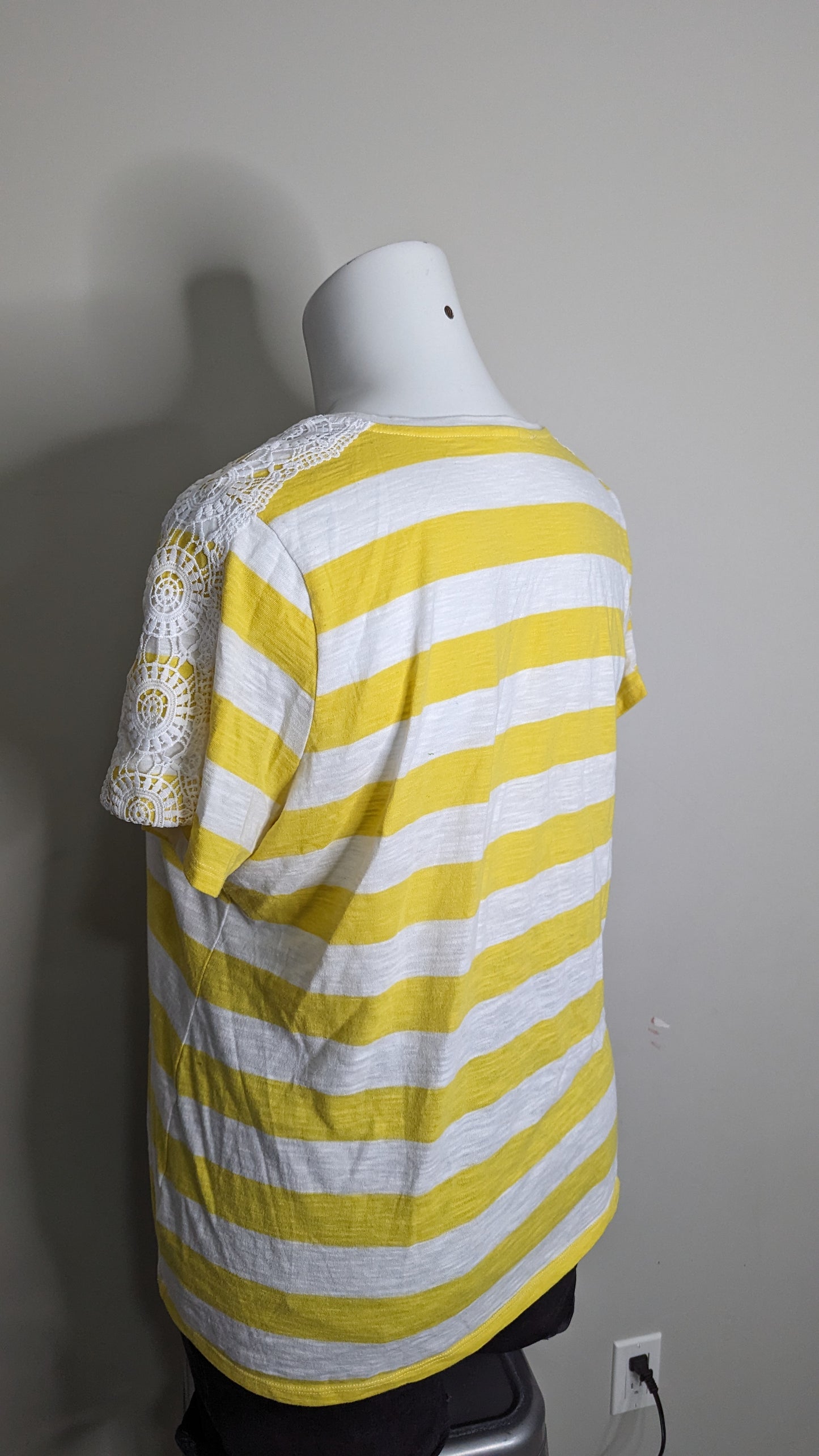 Pennington's White and Yellow Striped Lace Shoulder T-Shirt - Size 2X