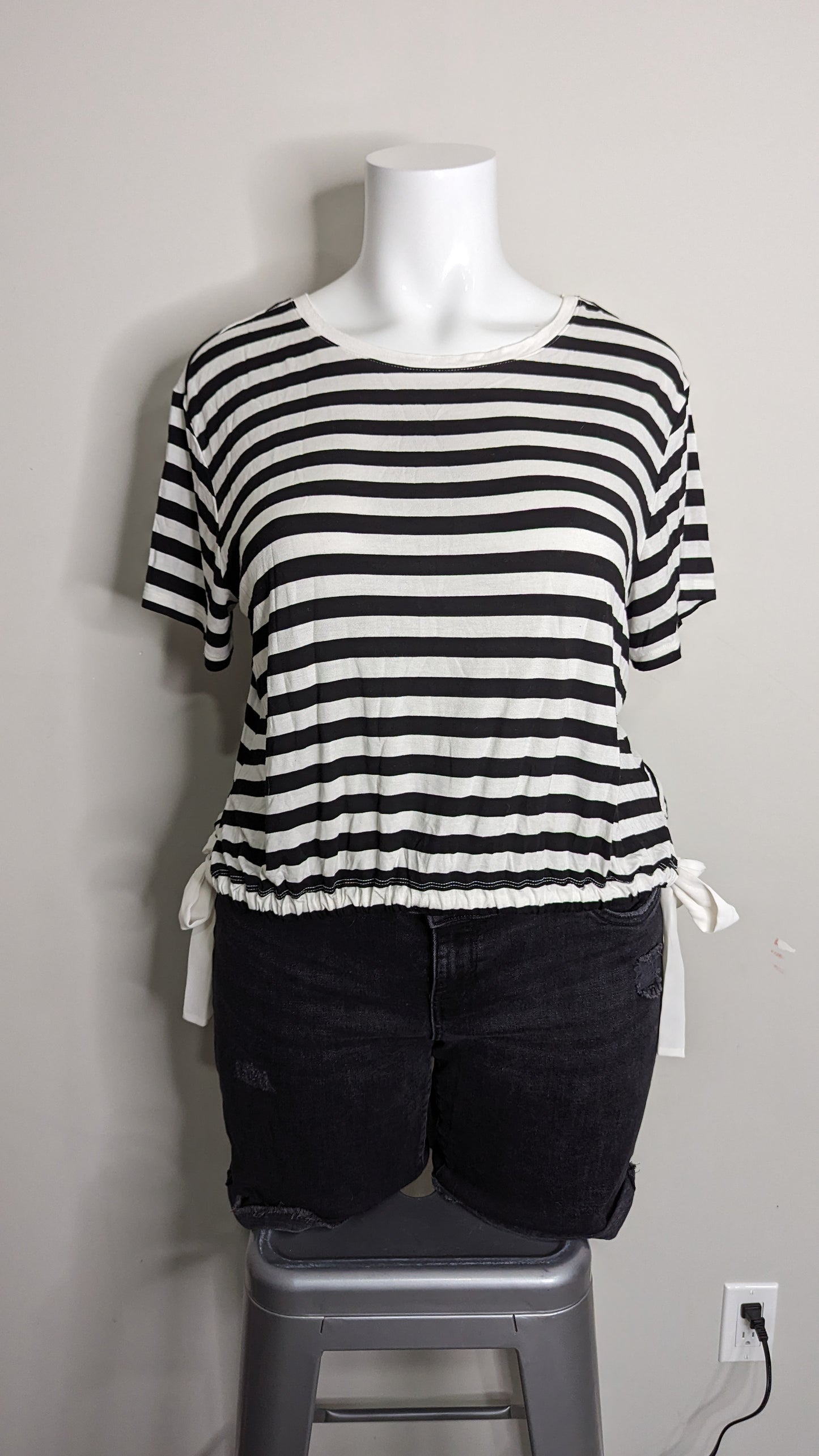 George Black and White Striped Side Ruched/Tie Crop - Size XL