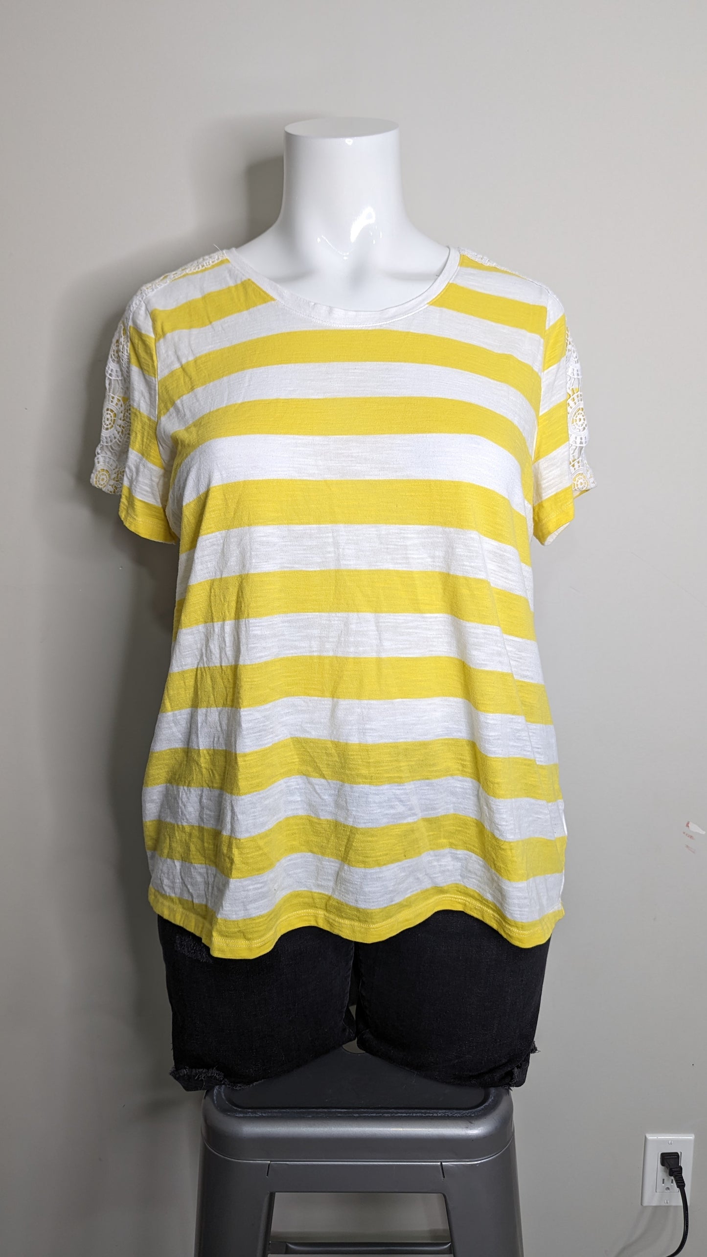 Pennington's White and Yellow Striped Lace Shoulder T-Shirt - Size 2X