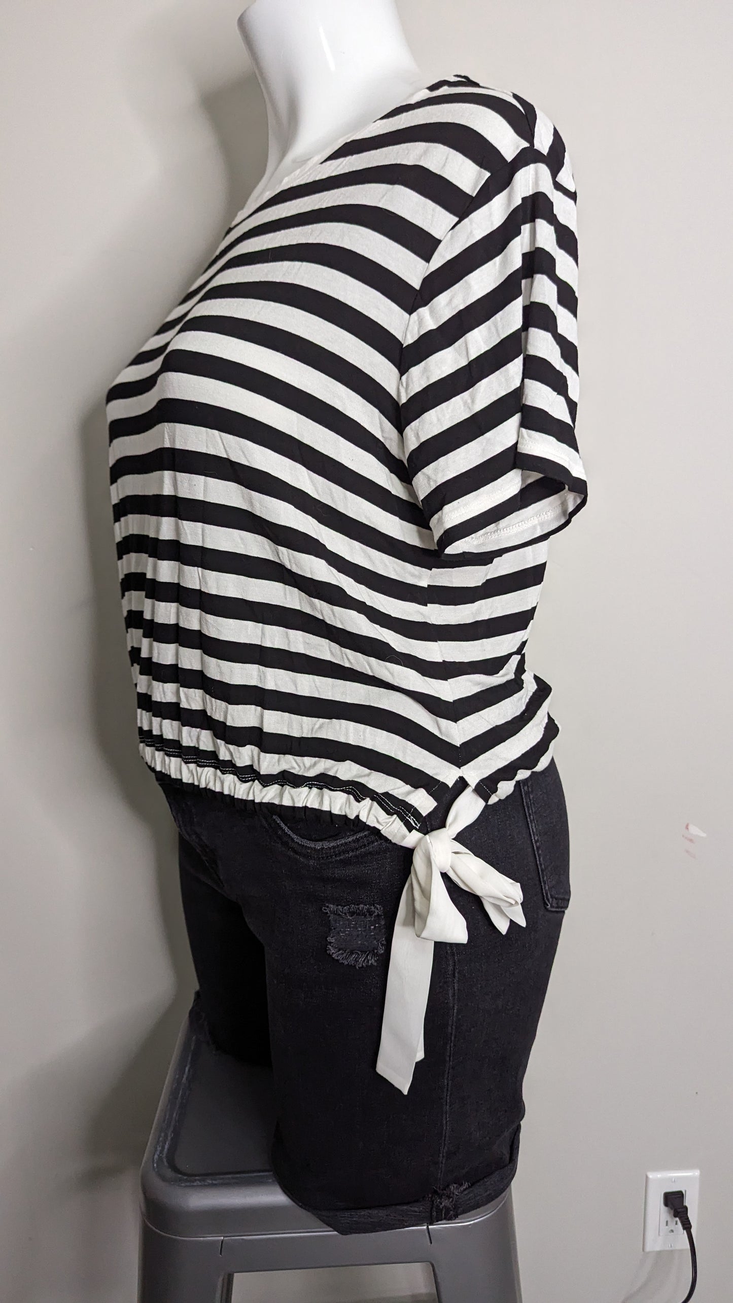 George Black and White Striped Side Ruched/Tie Crop - Size XL