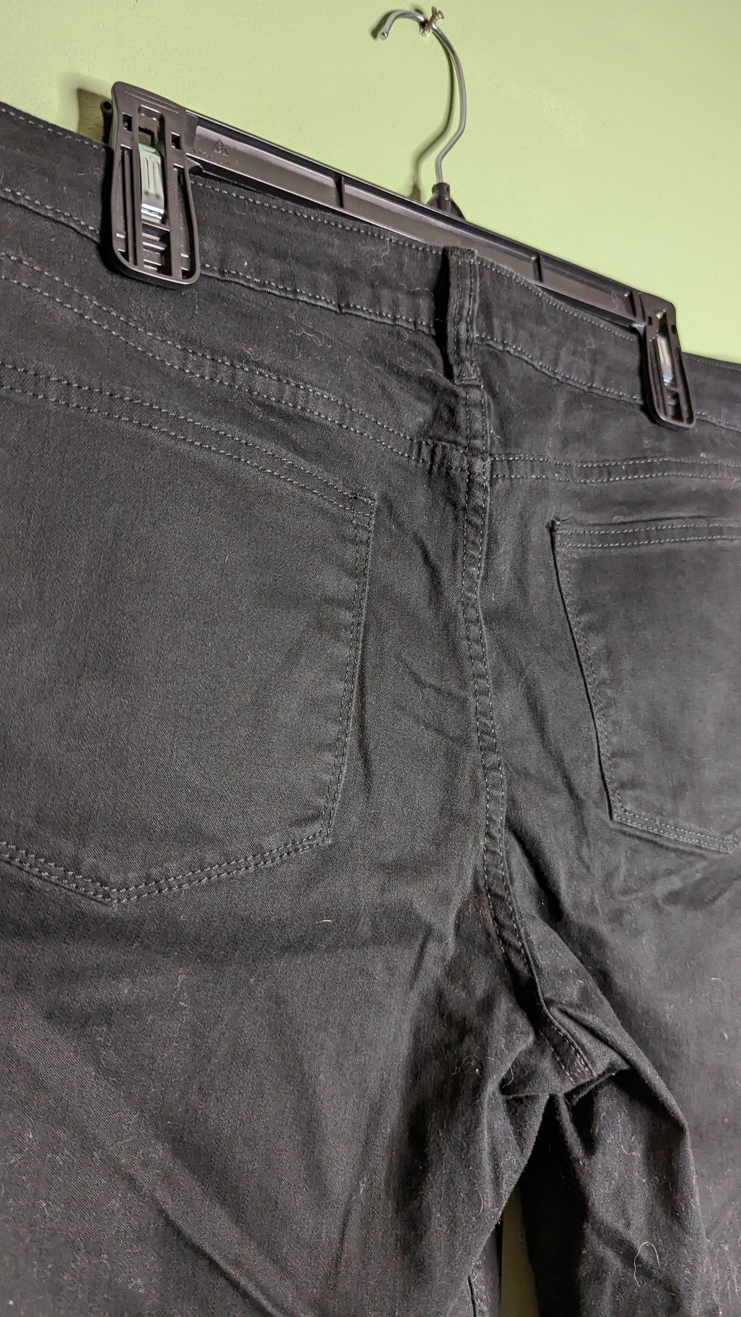 Riders by Lee Relaxed-fit Mid Rise Black Bermuda Short - Size 18