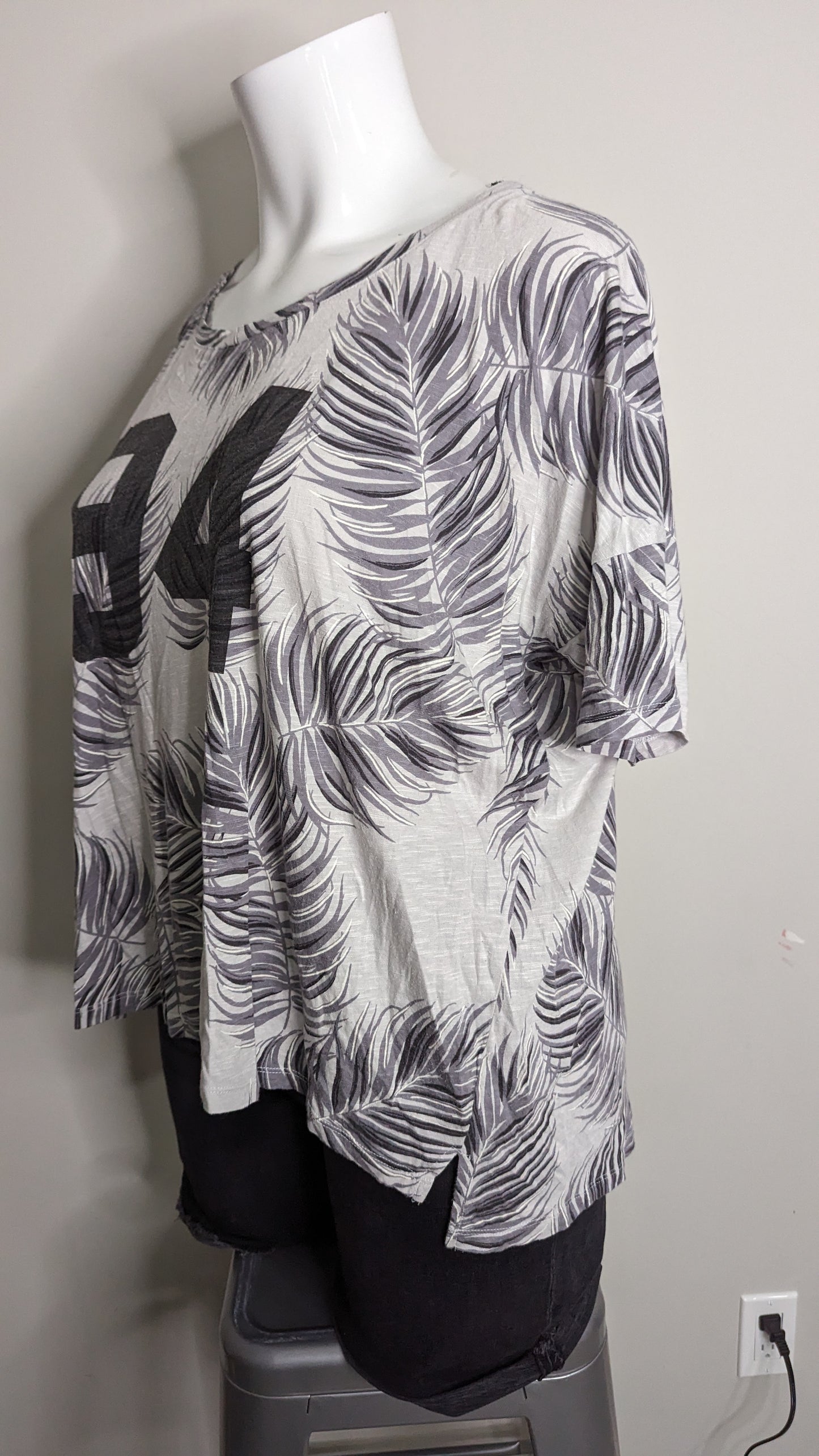 Old Navy Oversized Boyfriend Palm Printed Crop - Size XXL