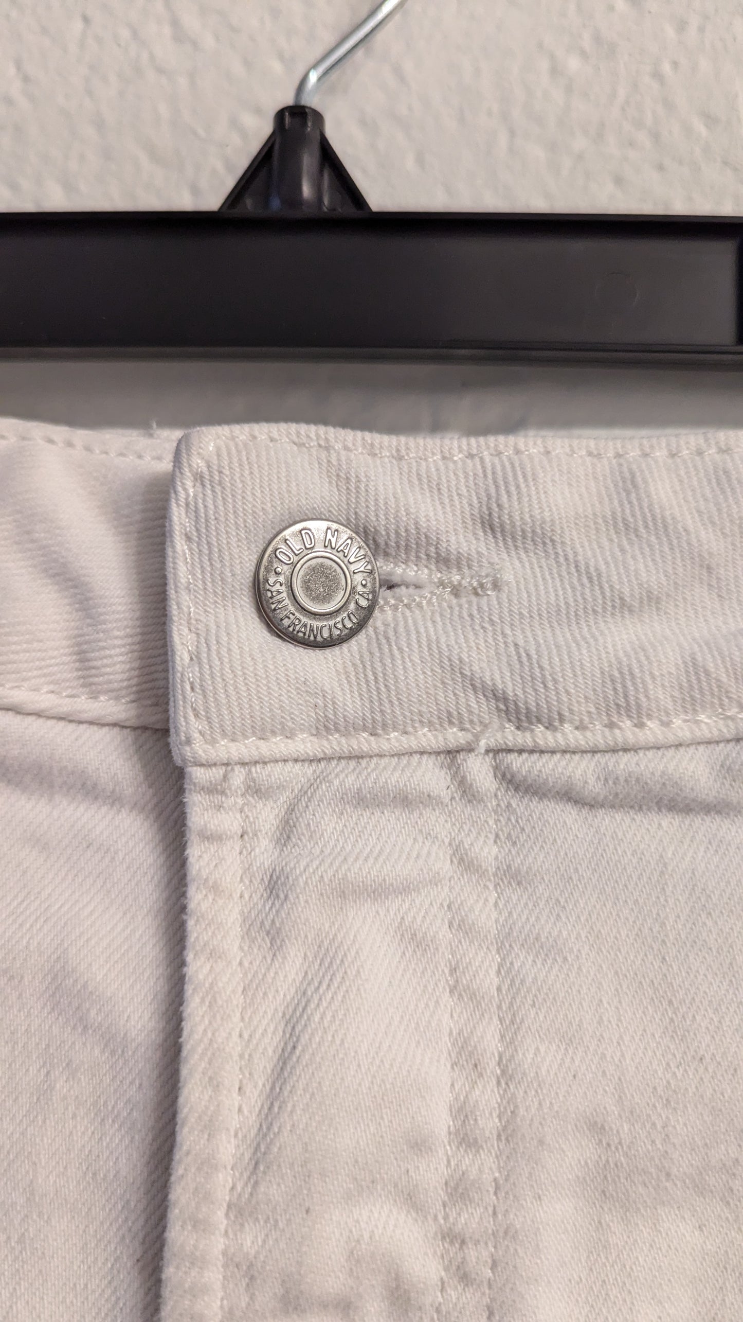 Old Navy White Denim Shorts - Size 26